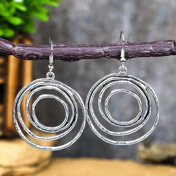 GlitzBlitz Boutique Jewelry - Any 2/$20! Silver Concentric Circle Boho Drop Earrings